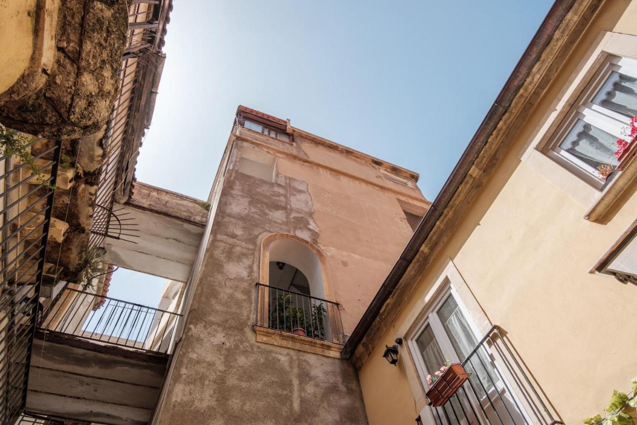 Borgo Antico Rooms Messina Exterior photo